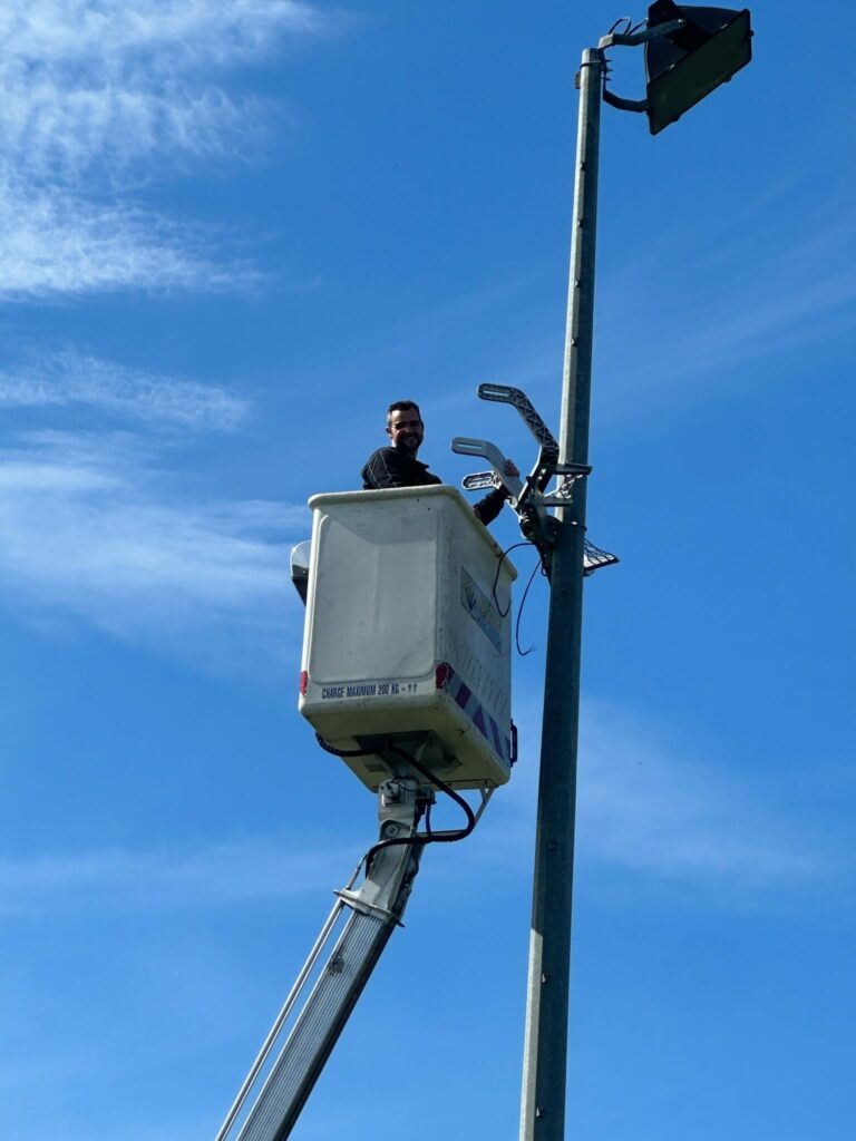 Remplacement dans projecteur de stade