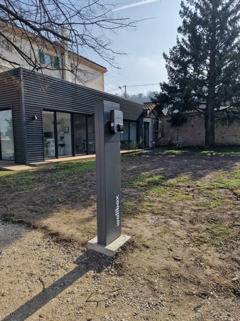 Pose d'une borne de recharge électrique